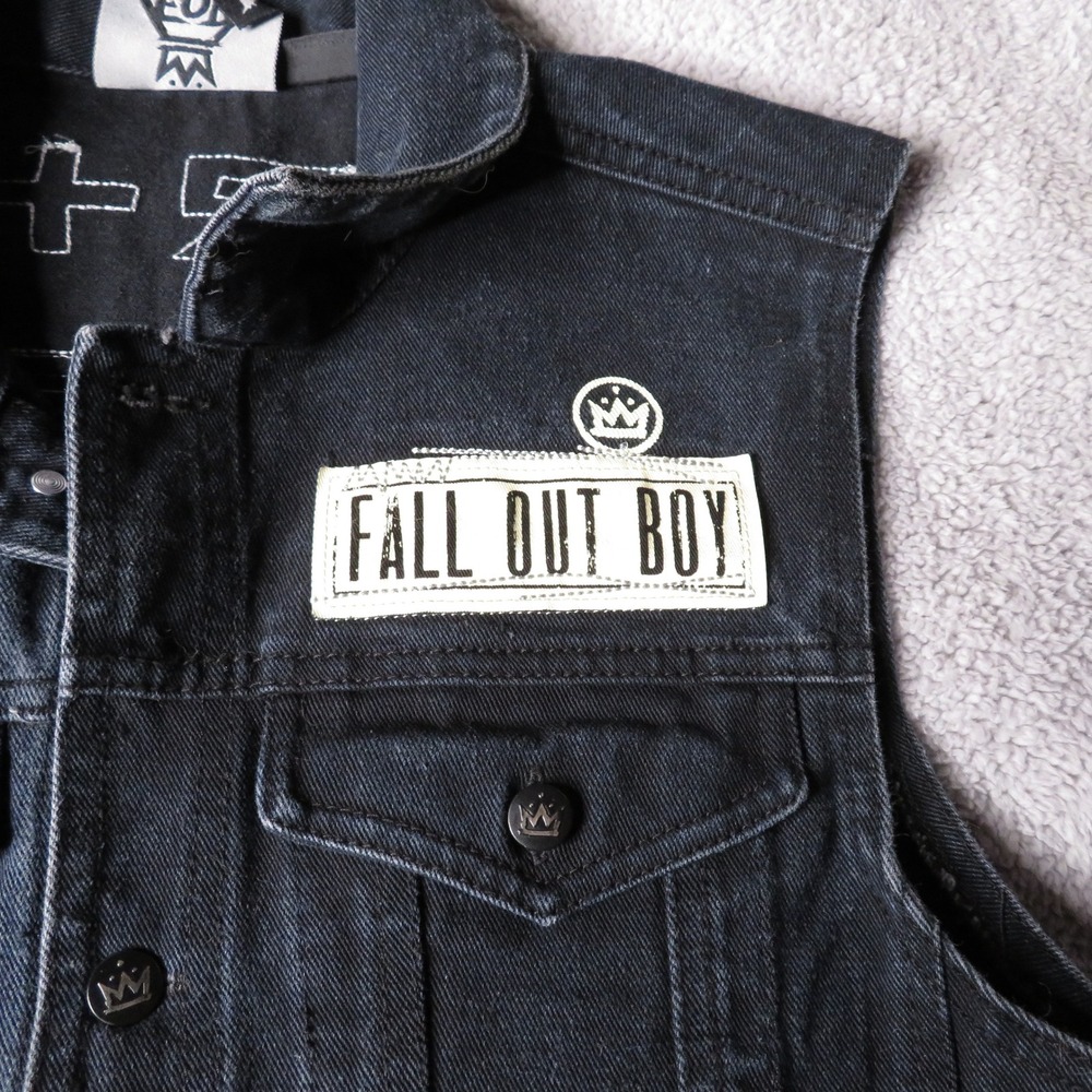 Fall Out Boy Black Denim Band Vest Skeleton Boys Back Patch Mens Small FOB Rock - Picture 3 of 8